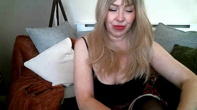 MissHoneyPenny online show from 03-11-26, 10:42