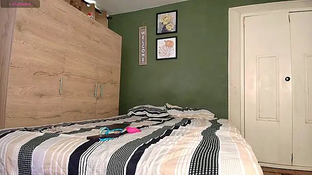 pleasurecompany3 online show from 10-29-25, 08:52