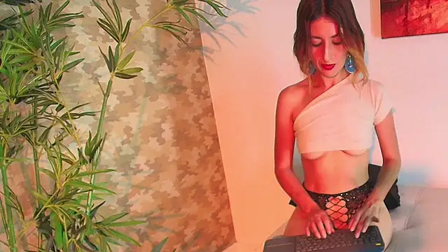 EmmaReyez online show from 03-18-25, 03:33