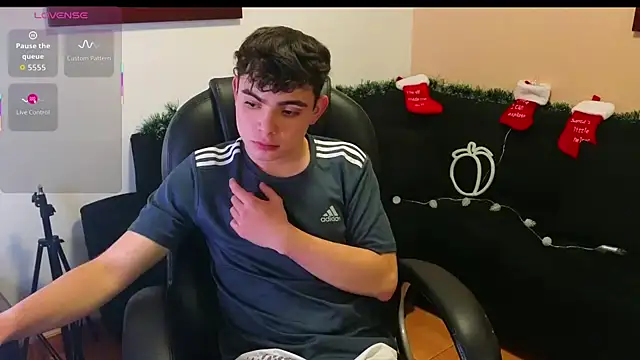 lukeboyce33 online show from 11-12-25, 01:32