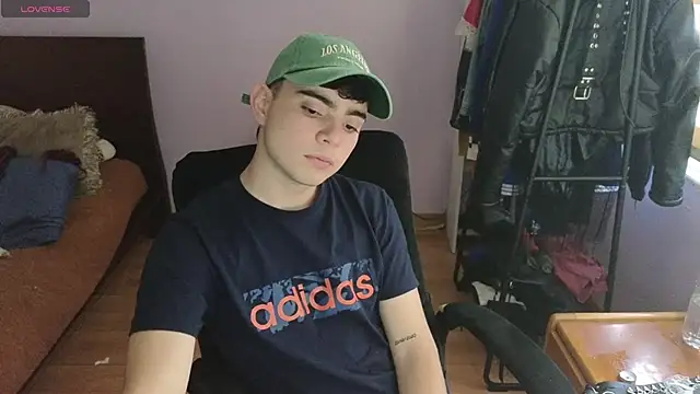 Snapshot of lukeboyce33 chatting on 05-19-26, 10:06 lukeboyce33 online show from 05-19-26, 10:06