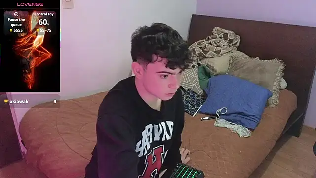 Snapshot of lukeboyce33 chatting on 05-19-26, 01:56 lukeboyce33 online show from 05-19-26, 01:56