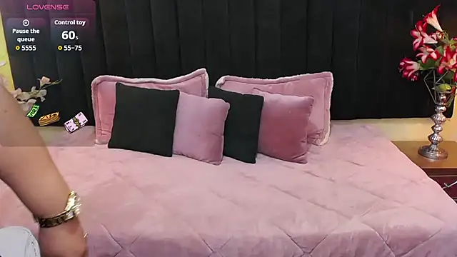 ailyn maury online show from 10-24-25, 01:26