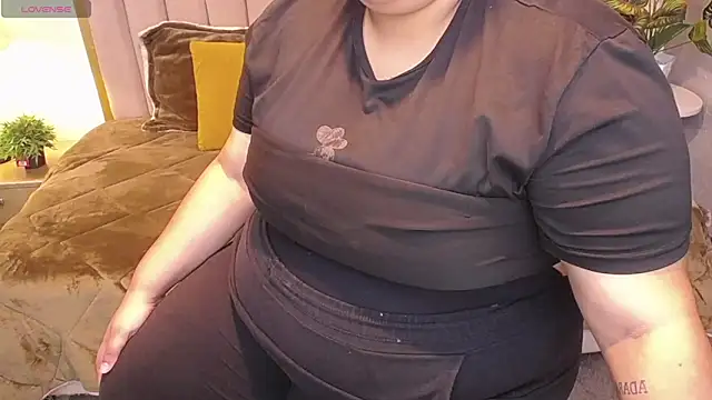 ailyn maury online show from 04-12-26, 01:58