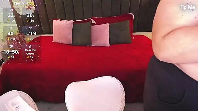 ailyn maury online show from 11-24-25, 02:06