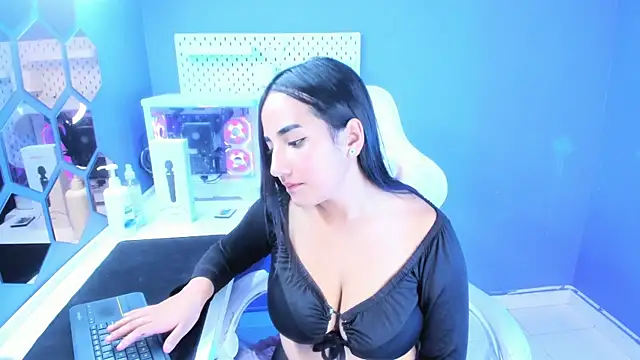 Alice 26  online show from 10-24-25, 09:47