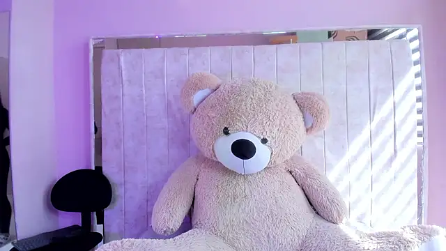 Snapshot of Alice_26_ chatting on 02-25-26, 02:06 Alice 26 online show from 02-25-26, 02:06