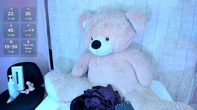 Alice 26  online show from 11-13-25, 04:00