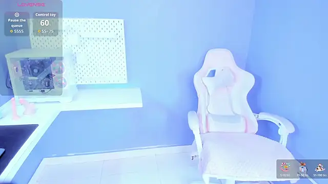 Alice 26  online show from 10-30-25, 01:20