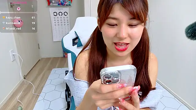 Snapshot of miharu01 chatting on 09-21-25, 12:43 miharu01 online show from 09-21-25, 12:43