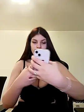 Snapshot of MeCherryy chatting on 02-13-26, 02:17 MeCherryy online show from 02-13-26, 02:17