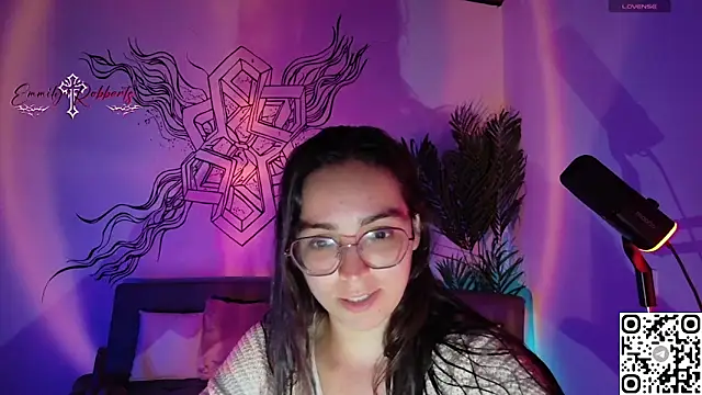 Emmi Roberts online show from 06-17-26, 03:50