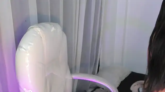 Pretty Johnson  online show from 02-16-26, 11:09