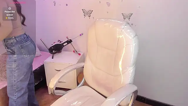 Pretty Johnson  online show from 04-07-26, 11:34