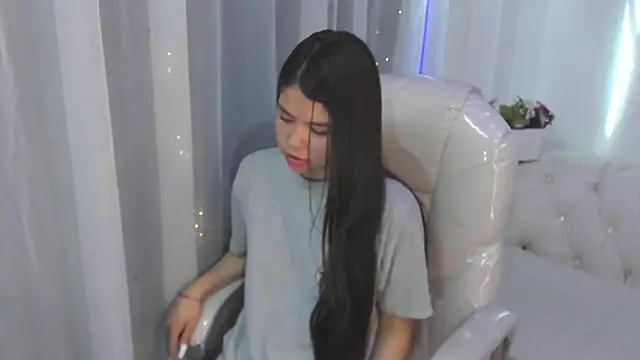 Pretty Johnson  online show from 10-19-25, 01:14