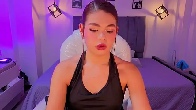 Pretty Johnson  online show from 06-19-26, 04:07