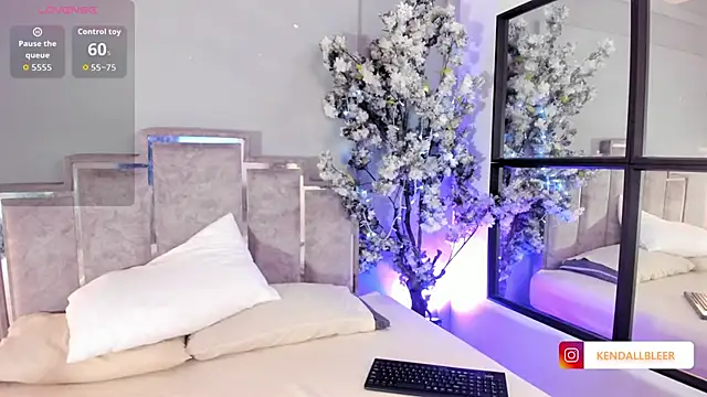 Kendallbleer online show from 10-26-25, 11:54