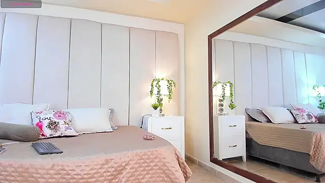 princesssammy2 online show from 10-14-25, 09:47