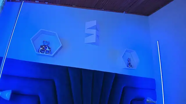 Snapshot of alice_kingsley_ chatting on 01-13-26, 02:43 alice kingsley online show from 01-13-26, 02:43