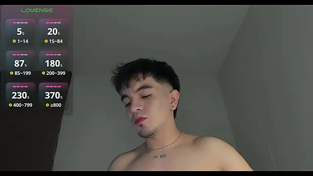 Snapshot of cmzo_ chatting on 10-04-25, 03:41 cmzo  online show from 10-04-25, 03:41