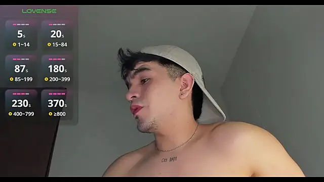 Snapshot of cmzo_ chatting on 10-13-25, 12:45 cmzo  online show from 10-13-25, 12:45