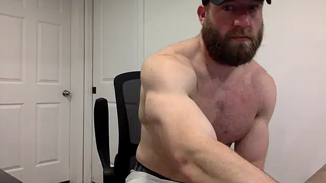 Snapshot of clarkefit chatting on 03-18-25, 12:50 clarkefit online show from 03-18-25, 12:50