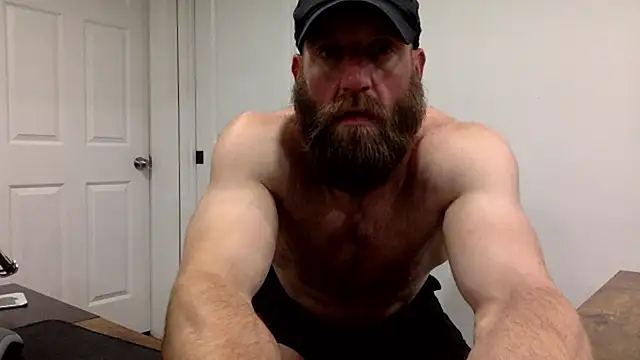 Snapshot of clarkefit chatting on 10-01-25, 01:00 clarkefit online show from 10-01-25, 01:00