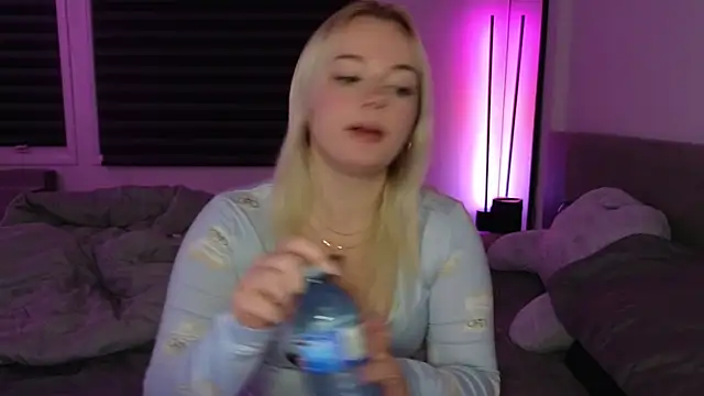 margot robbie7 online show from 10-27-25, 11:05