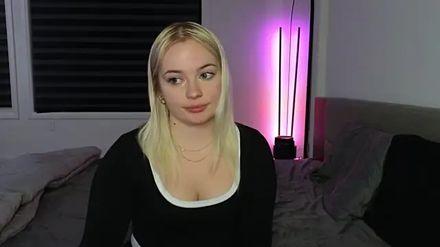 margot robbie7 online show from 10-22-25, 11:03