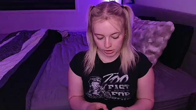 Snapshot of margot_robbie7 chatting on 05-29-26, 01:22 margot robbie7 online show from 05-29-26, 01:22