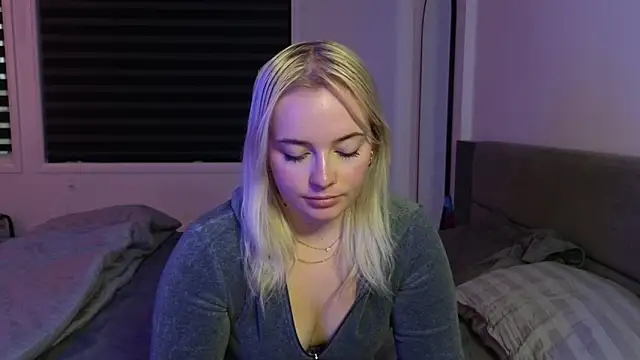 Snapshot of margot_robbie7 chatting on 10-09-25, 10:54 margot robbie7 online show from 10-09-25, 10:54