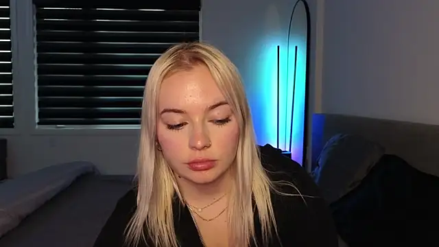 margot robbie7 online show from 10-23-25, 10:08