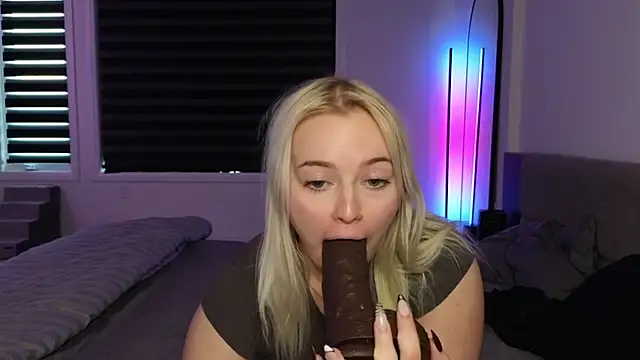 Snapshot of margot_robbie7 chatting on 10-21-25, 09:58 margot robbie7 online show from 10-21-25, 09:58