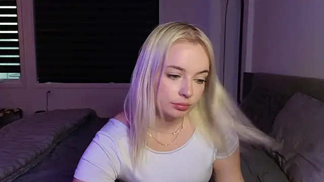 Snapshot of margot_robbie7 chatting on 10-08-25, 10:43 margot robbie7 online show from 10-08-25, 10:43