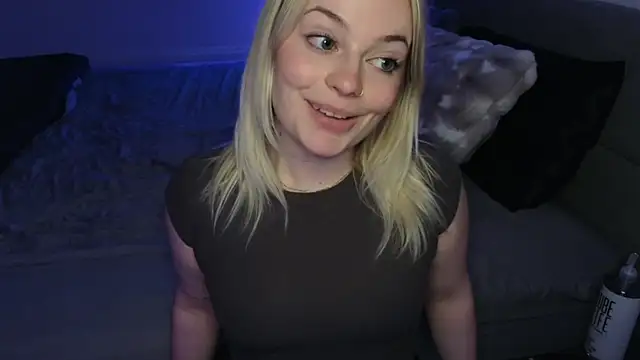 Snapshot of margot_robbie7 chatting on 06-30-26, 01:38 margot robbie7 online show from 06-30-26, 01:38