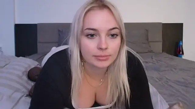 Snapshot of margot_robbie7 chatting on 09-16-25, 12:44 margot robbie7 online show from 09-16-25, 12:44
