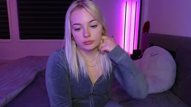 Snapshot of margot_robbie7 chatting on 10-16-25, 11:24 margot robbie7 online show from 10-16-25, 11:24