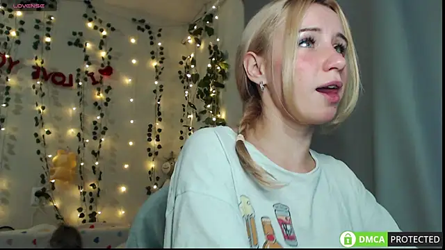 Mia  Kitty online show from 10-09-25, 06:41