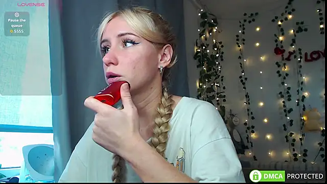 Mia  Kitty online show from 10-17-25, 12:29