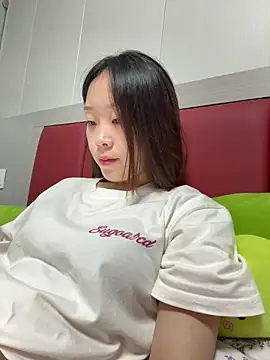 Snapshot of Minnie-66 chatting on 09-15-25, 10:37 Minnie-66 online show from 09-15-25, 10:37