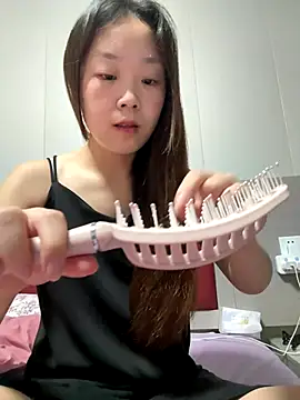 Snapshot of Minnie-66 chatting on 09-10-25, 10:14 Minnie-66 online show from 09-10-25, 10:14