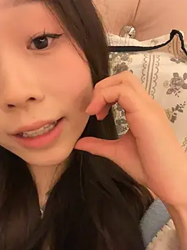 Snapshot of Minnie-66 chatting on 03-18-25, 12:06 Minnie-66 online show from 03-18-25, 12:06