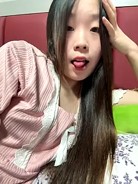 Snapshot of Minnie-66 chatting on 09-19-25, 10:41 Minnie-66 online show from 09-19-25, 10:41