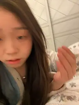 Snapshot of Minnie-66 chatting on 03-19-25, 05:41 Minnie-66 online show from 03-19-25, 05:41