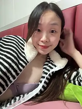 Snapshot of Minnie-66 chatting on 10-19-25, 12:08 Minnie-66 online show from 10-19-25, 12:08