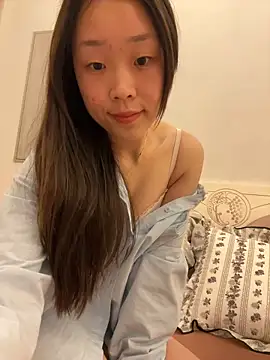 Snapshot of Minnie-66 chatting on 03-20-25, 12:43 Minnie-66 online show from 03-20-25, 12:43