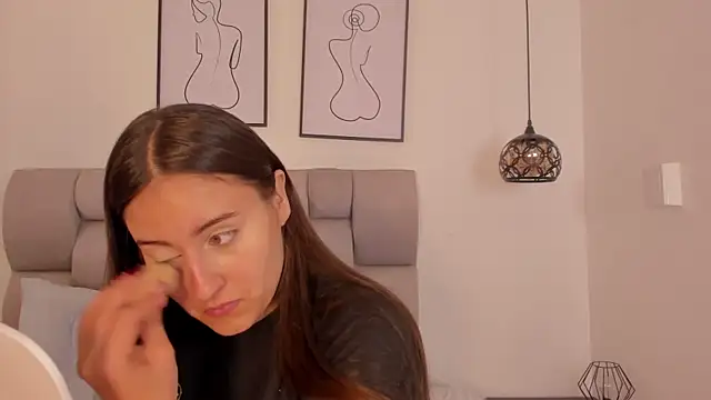 Hanna Evans   online show from 10-21-25, 12:04