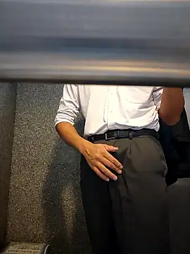 ikeike-kun online show from 11-17-25, 09:13