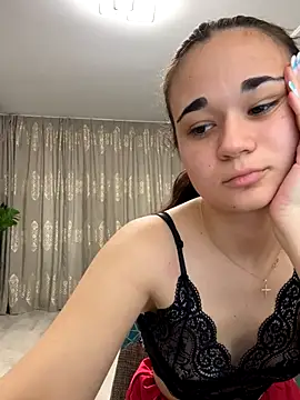 18teengirl3 online show from 10-07-25, 11:00