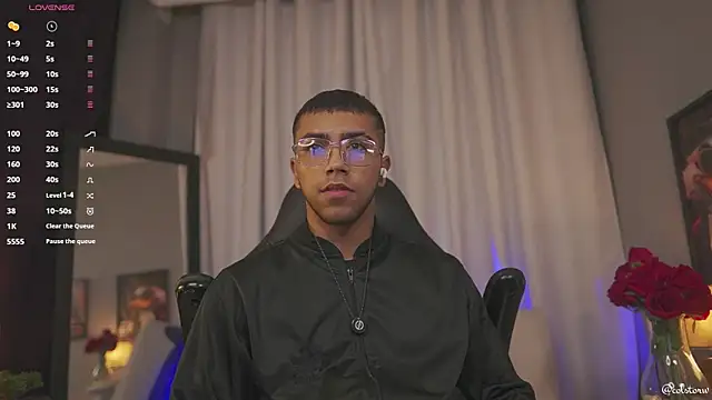 Snapshot of Colstorw_ chatting on 03-03-26, 10:00 Colstorw online show from 03-03-26, 10:00